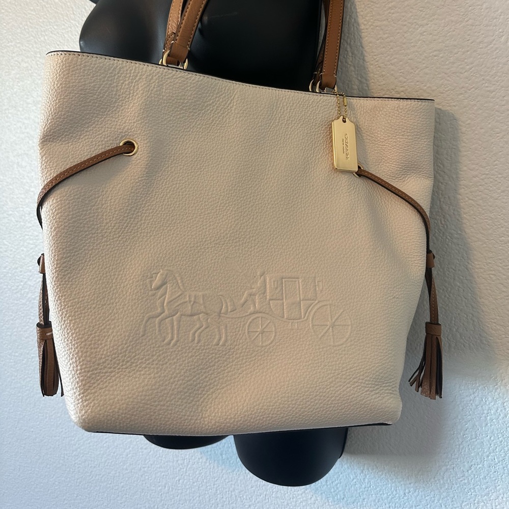 Like Brand New Coach Leather bag!